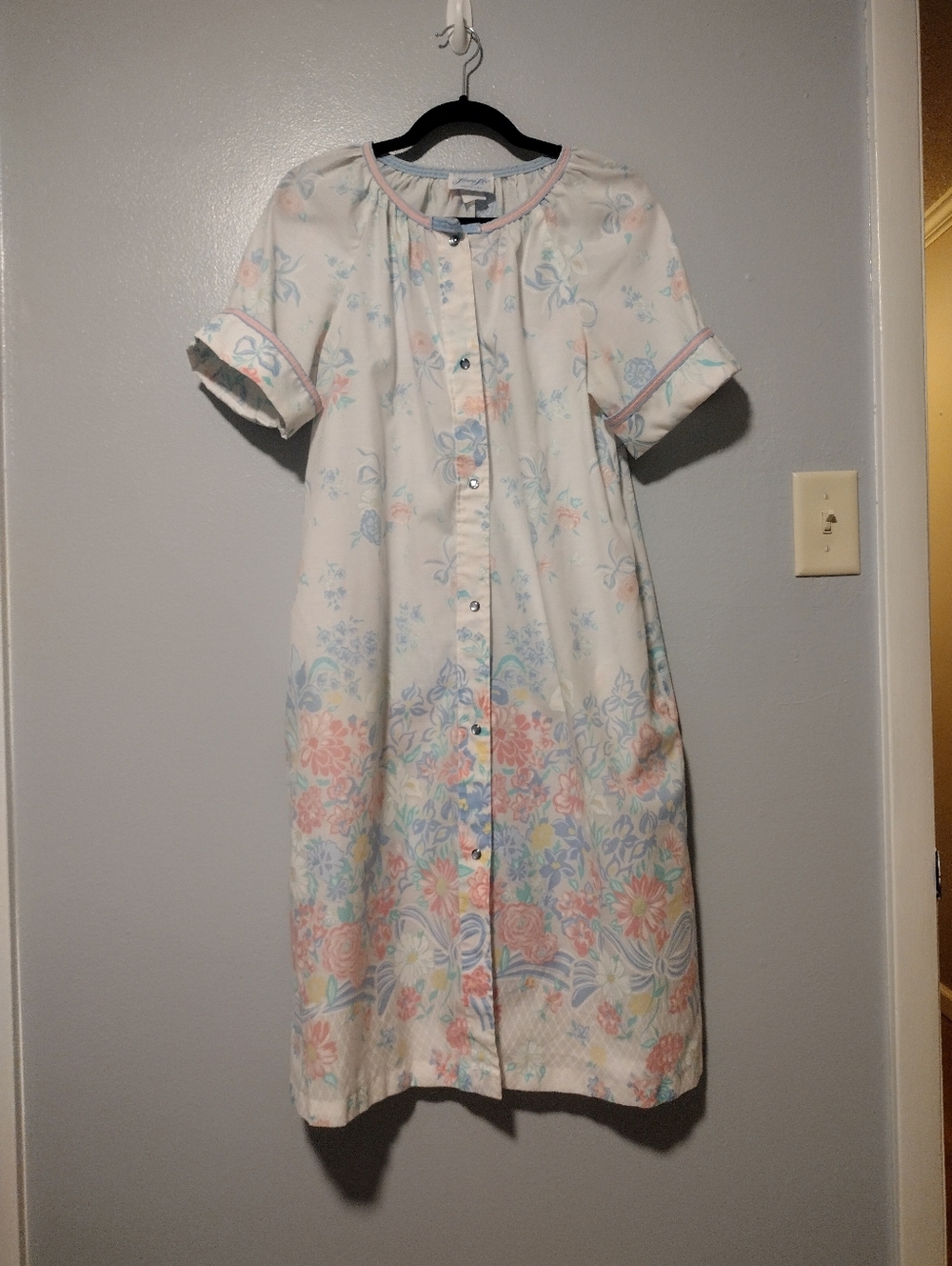 Vintage pink floral house dress Mumu Snap Front
